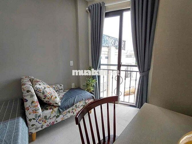 Sắp trống phòng ban công Nơ Trang Long Bình Thạnh có thang máy