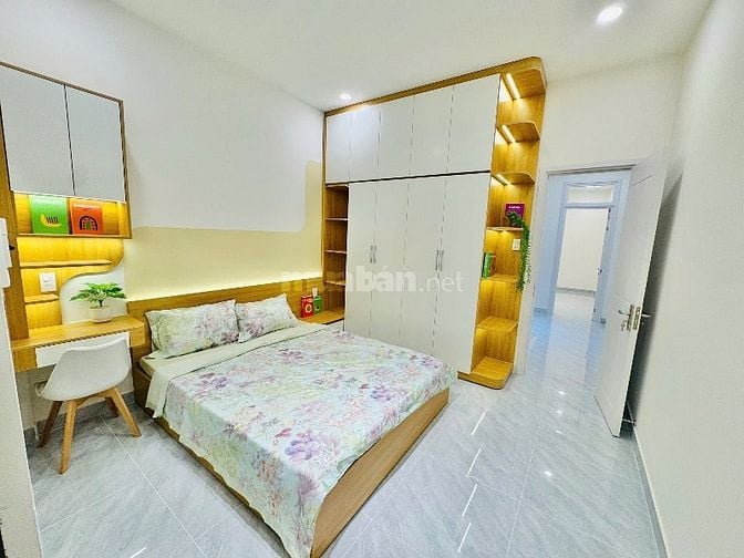 NHÀ ĐẸP - FULL NỘI THẤT - XE 7 CHỖ ĐỖ CỬA - CHỈ 1 CĂN RA MẶT TIỀN 