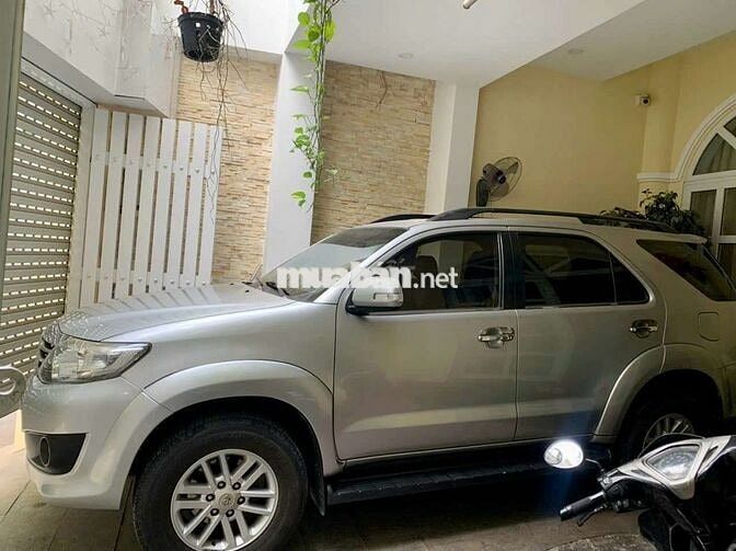 Toyota FORTUNER bản V số tự động đời cuối 2012
