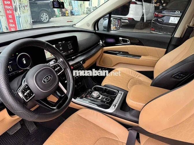 Kia Carnival Premium 2021 màu trắng