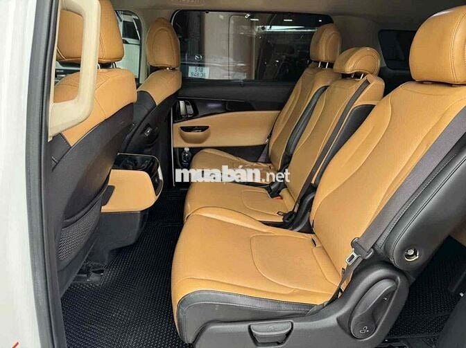 Kia Carnival Premium 2021 màu trắng