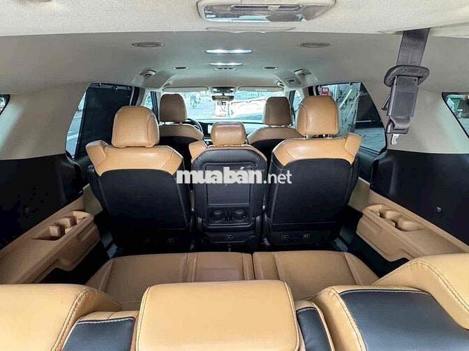 Kia Carnival Premium 2021 màu trắng
