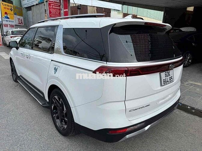 Kia Carnival Premium 2021 màu trắng