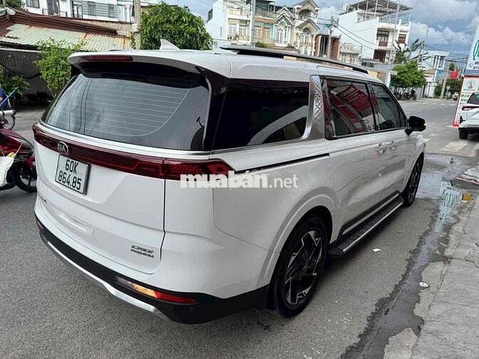 Kia Carnival Premium 2021 màu trắng