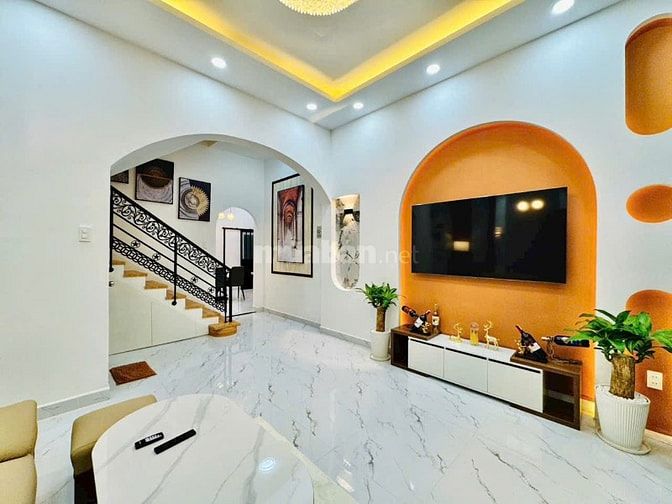 Nhà mới đẹp - Full Nội Thất. Phan Đình Phùng. 52m vuông 4 tầng
