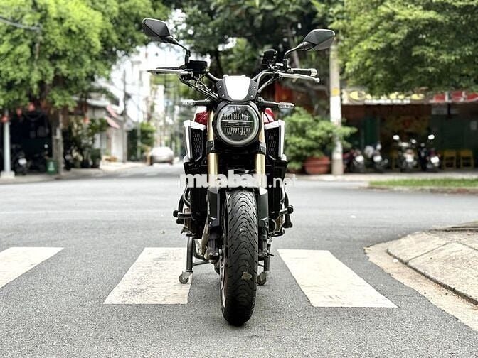 Honda CB650R 2020, biển số thành phố 