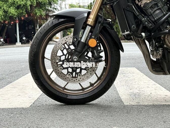Honda CB650R 2020, biển số thành phố 