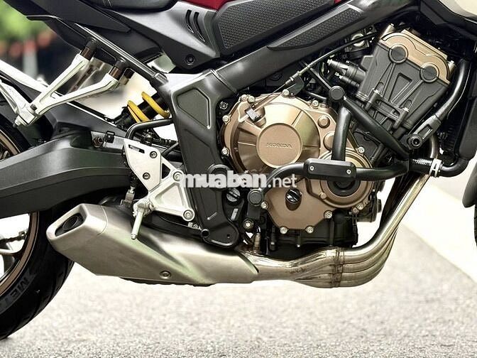 Honda CB650R 2020, biển số thành phố 
