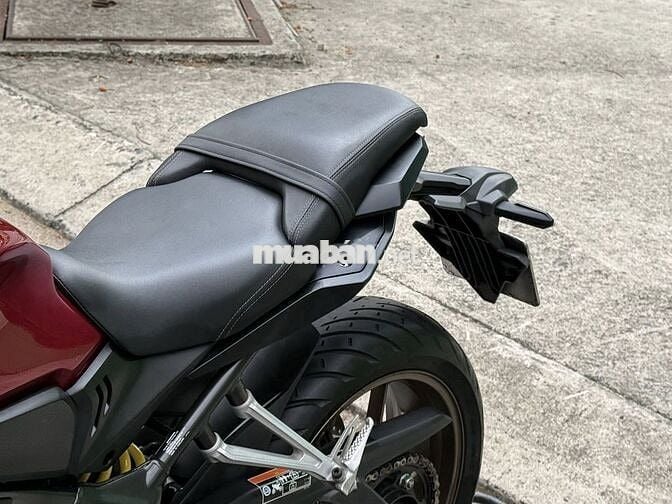 Honda CB650R 2020, biển số thành phố 