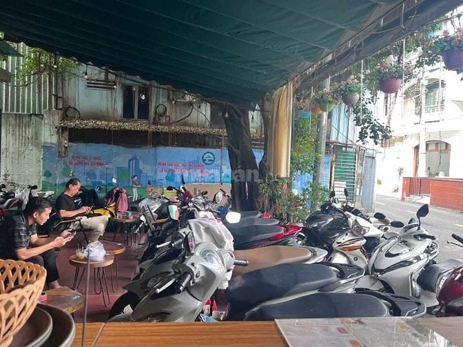Sang quán Cafe căn góc 9x30 Trần Nhật Duật-Quận 1, đã mở được 9 năm