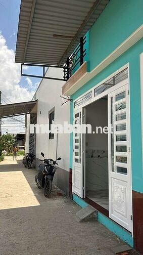 Bán nhà nhỏ 25m2 Xuân Thới Thượng Hóc Môn sơn mới màu xanh ,ở liền