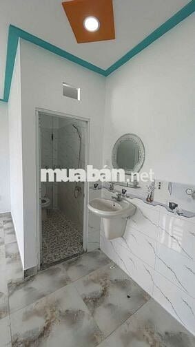 Bán nhà nhỏ 25m2 Xuân Thới Thượng Hóc Môn sơn mới màu xanh ,ở liền