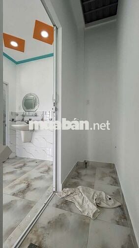 Bán nhà nhỏ 25m2 Xuân Thới Thượng Hóc Môn sơn mới màu xanh ,ở liền