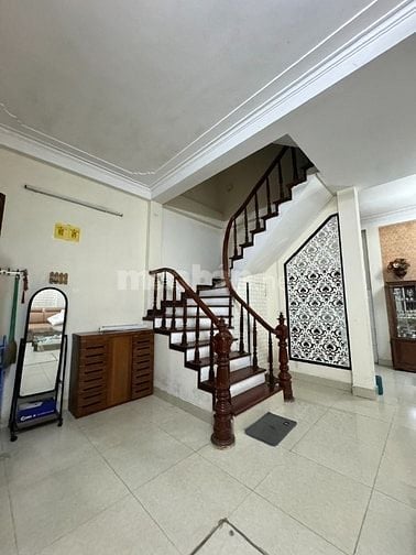 Cho thuê nhà riêng 3 tầng tại ngõ 13 đường Lĩnh Nam, phường Vĩnh Tuy, 