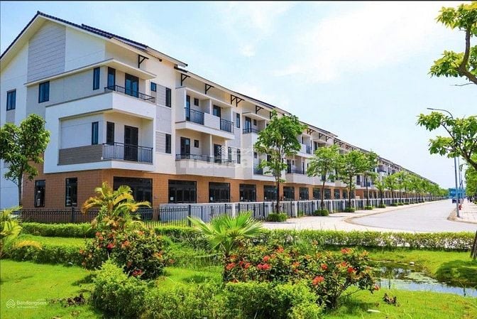 Nhà phố 170m2 đẹp long lanh ngay sát Ninh Hiệp, hàng F0 Chủ Đầu Tư