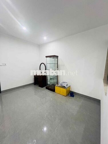 NHÀ NGUYÊN CĂN - 2 TẦNG + LỬNG - LÊ DUẨN, TRUNG TÂM - NGAY SÁT MT