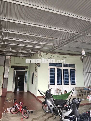 Đất vườn có 300m2 thổ cư, và nhà cấp 4 lớn