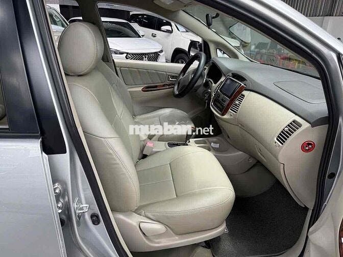 Toyota Innova V 2016 Bạc 96.000km