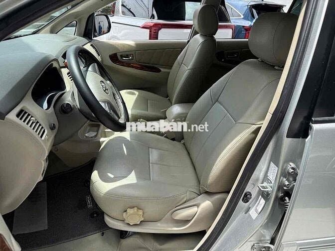 Toyota Innova V 2016 Bạc 96.000km