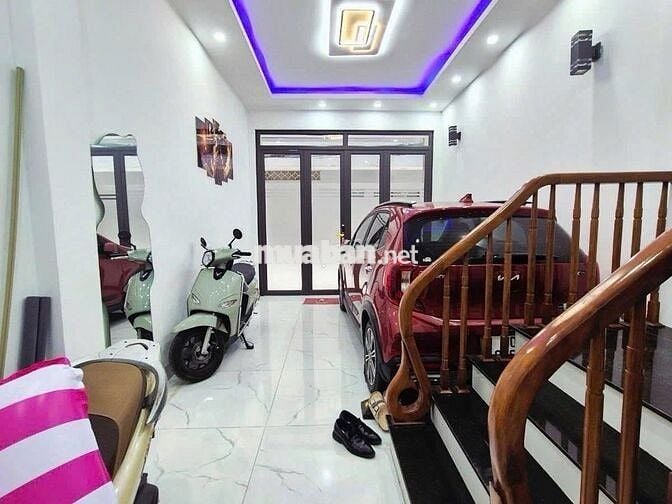 Nhà mới phân lô đường Láng 5 tầng, nội thất hiện đại, ô tô vào nhà
