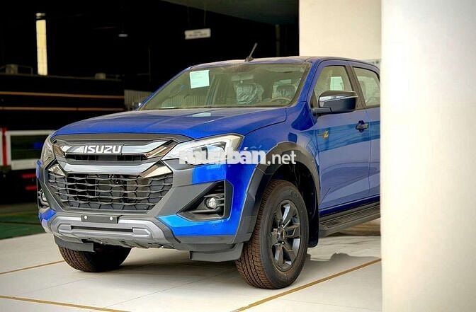 Xe bán tải 2 cầu tự động cao cấp nhập Thái Lan