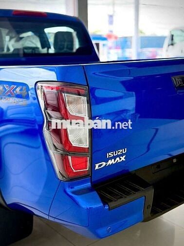Xe bán tải 2 cầu tự động cao cấp nhập Thái Lan