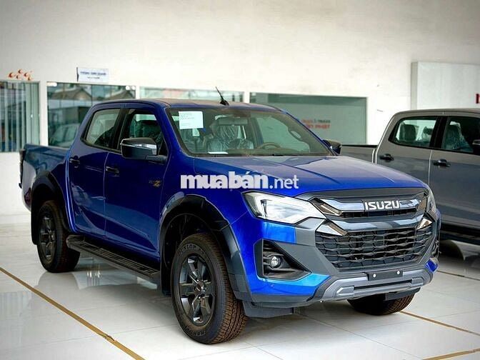 Xe bán tải 2 cầu tự động cao cấp nhập Thái Lan