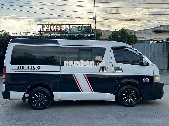 Toyota Hiace 16 chỗ Trắng, Đen
