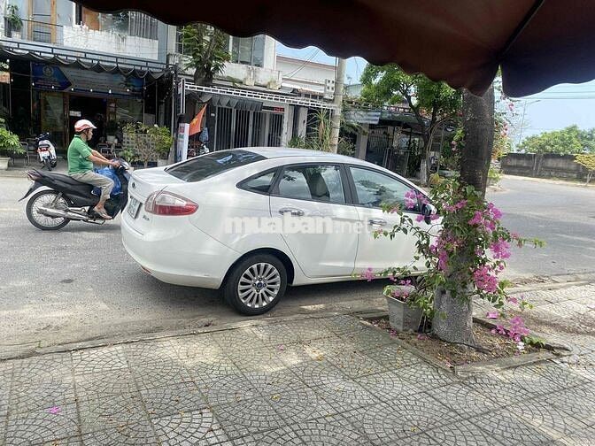 Ford Fiesta 2013 Trắng