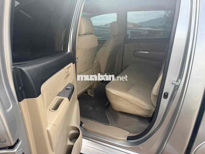 Toyota Hilux E 2014 Số Sàn 1 Cầu Bạc