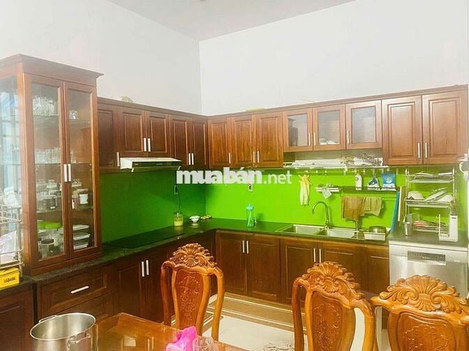 BÁN NHÀ 2 LẦU MÁI NGÓI.  GẦN GIÁO XỨ HẢI SƠN 