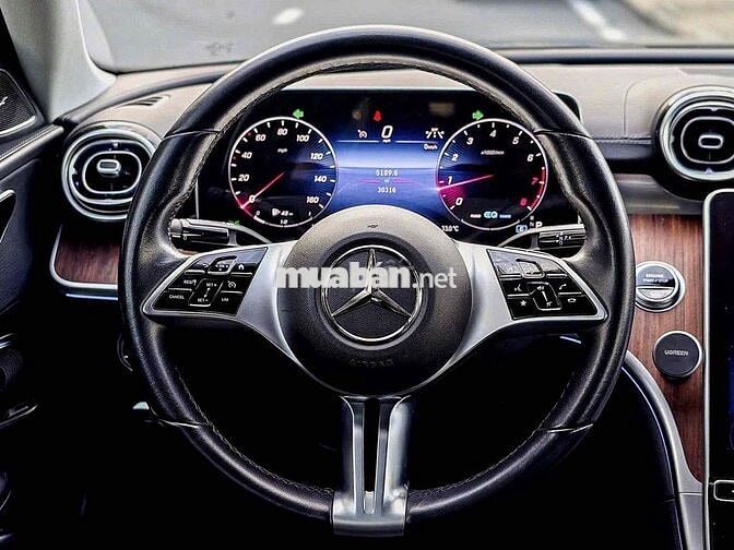 C200 Avantgarde Plus 2022 màu đen cá nhân xe đẹp