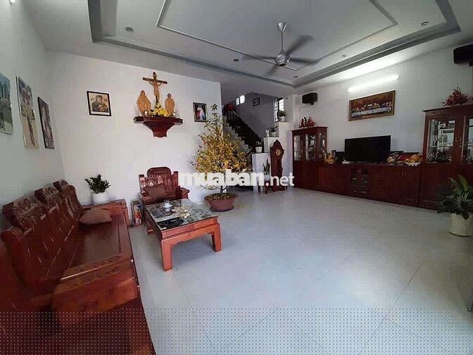 BÁN NHÀ 2 LẦU MÁI NGÓI.  GẦN GIÁO XỨ HẢI SƠN 