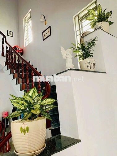 BÁN NHÀ 2 LẦU MÁI NGÓI.  GẦN GIÁO XỨ HẢI SƠN 