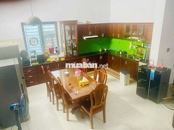 BÁN NHÀ 2 LẦU MÁI NGÓI.  GẦN GIÁO XỨ HẢI SƠN 