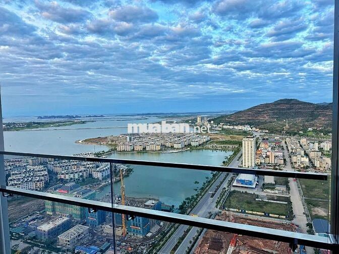 Cho thuê lâu dài căn hộ view biển tầng cao tại Hạ Long