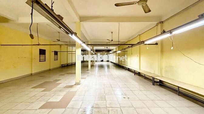 chính chủ cho thuê kho 500m² giá 33trieu mặt tiền đường 