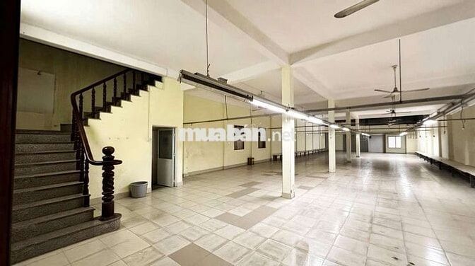 chính chủ cho thuê kho 500m² giá 33trieu mặt tiền đường 