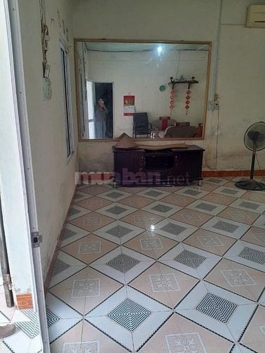 Cho thuê nhà cấp 4 có sân vườn, nhà kho, khu chăn nuôi