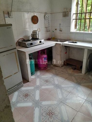 Cho thuê nhà cấp 4 có sân vườn, nhà kho, khu chăn nuôi