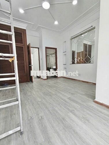 Mặt tiền Hoa Sữa| DT 4x14m 3 Lầu| Khu Phan Xích Long| Phù Hợp ở + KD