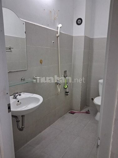 Chính chủ cho thuê nhà nguyên căn 4 x 18m, đúc trệt 2 lầu, sân thượng