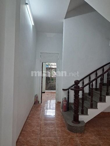 Chính chủ cho thuê nhà nguyên căn 4 x 18m, đúc trệt 2 lầu, sân thượng