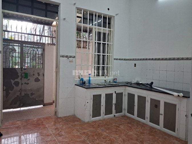 Chính chủ cho thuê nhà nguyên căn 4 x 18m, đúc trệt 2 lầu, sân thượng