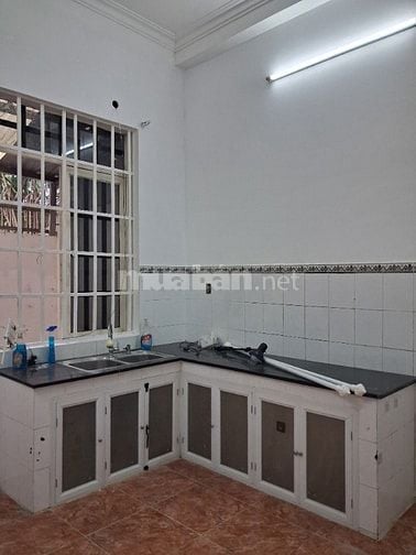 Chính chủ cho thuê nhà nguyên căn 4 x 18m, đúc trệt 2 lầu, sân thượng