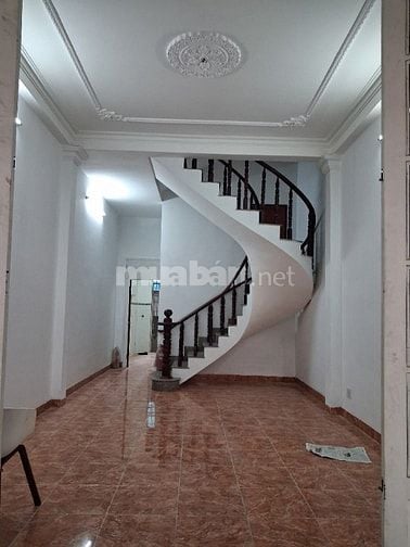 Chính chủ cho thuê nhà nguyên căn 4 x 18m, đúc trệt 2 lầu, sân thượng
