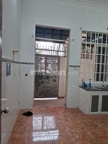 Chính chủ cho thuê nhà nguyên căn 4 x 18m, đúc trệt 2 lầu, sân thượng