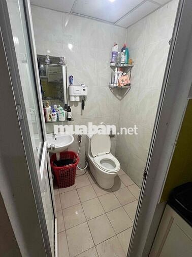 cho nam thuê ở ghép phòng riêng trong căn chung cư 2pn 2wc