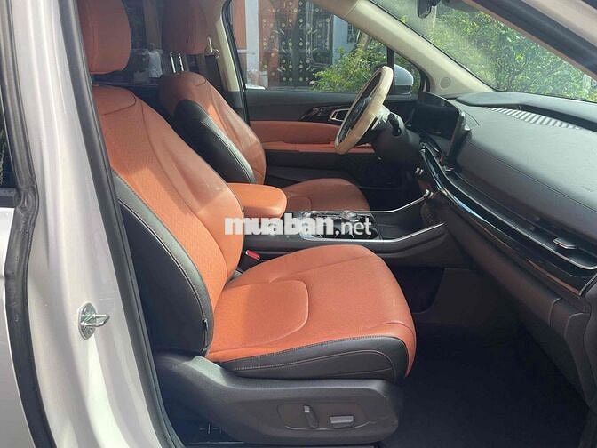 Kia Carnival 2025 2.2 Signature Trắng 38.000 km