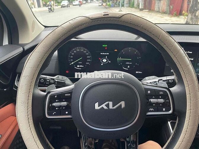 Kia Carnival 2025 2.2 Signature Trắng 38.000 km